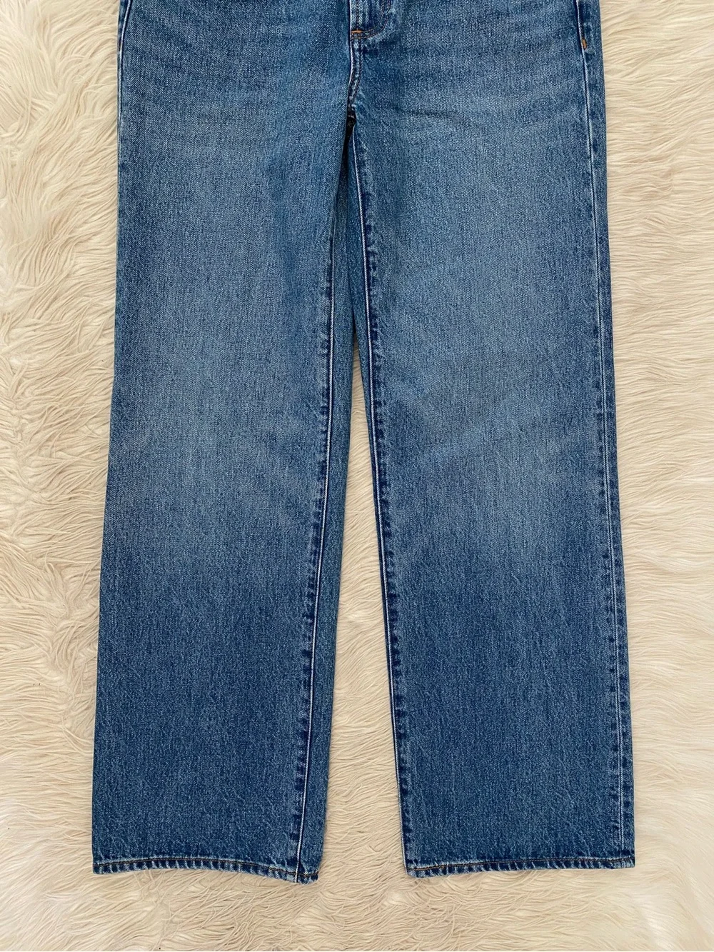 Aritzia Denim Forum The Farrah Lo-Rise Wide Jean 5 Yrs Kiss N Tell Bleu 26